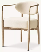 Chaise de salle à manger familiale au design contemporain et épuré, avec cadre large et confortable, forme atmosphérique, idéale pour le quotidien