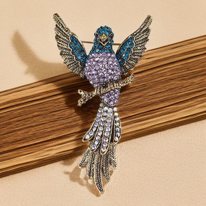 Broche leve de animal, durável para traje de escritório, broche para adultos, decoração colorida com strass - Product Image 3