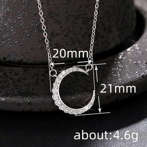 Collana con Ciondolo a Mezzaluna per Donne, Gioielli Minimalisti con Micro Pavé alla Moda - Product Image 4