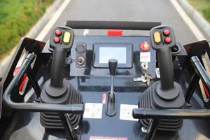 Nuovo Mini Caricatore Cingolato Diesel con Motore Kubota 36KW, Alta Potenza di Scavo, Design Compatto per Uso Agricolo - Product Image 2