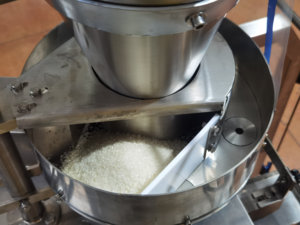 เครื่องบรรจุ<span class=keywords><strong>ซอง</strong></span>แนวตั้งอัตโนมัติความเร็วสูง สำหรับบรรจุซองเครื่องปรุงรส <span class=keywords><strong>ซอง</strong></span>เกลือ <span class=keywords><strong>ซอง</strong></span>น้ำ<span class=keywords><strong>ตาล</strong></span> ขนาด<span class=keywords><strong>เล็ก</strong></span> 5 กรัม 8 กรัม 15 กรัม - Product Image 3