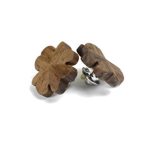 卸売カスタムデザインレーザー彫刻ウッドブローチ木製フラワーピンバッジ - Product Image 4