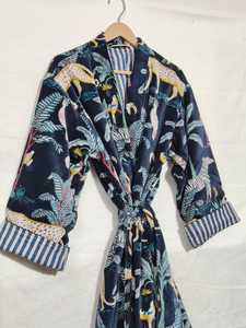 ชุดคลุมกิโมโนกำมะหยี่ลายป่าสีน้ำเงินกรมท่า เสื้อคลุมกำมะหยี่สำหรับดื่มชาตอนเช้า ชุดคลุมกำมะหยี่สำหรับเพื่อนเจ้าสาว เสื้อคลุมกำมะหยี่ผ้าฝ้ายสำหรับผู้หญิง - Product Image 6