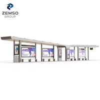 Abri de bus de transport moderne à énergie solaire avec panneau d'affichage numérique, point d'accès Wi-Fi – Solution modulaire extérieure pour la mobilité
