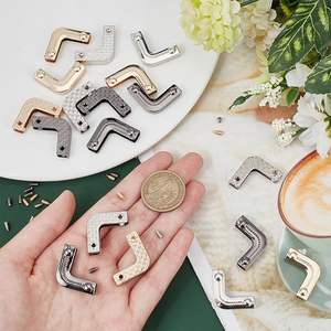 Accessori per Borse all'Ingrosso, Fibbie Personalizzate in Metallo <span class=keywords><strong>con</strong></span> <span class=keywords><strong>Nome</strong></span> del Marchio, Clip per Corda <span class=keywords><strong>con</strong></span> Bordo Traforato, Fibbie Protettive per Angoli Fatte a Mano - Product Image 5