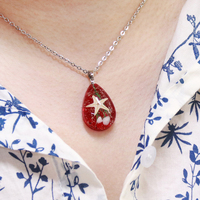 Colliers de pierre lumineuse étoile de mer véritable brillant Bijoux de mode Collier de pendentifs goutte d'eau en résine époxy avec chaîne en acier inoxydable