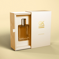 Boîte cadeau personnalisée en ivoire avec ruban de fermeture et insert pour bouteille, idéale pour la vente de parfums et de produits de soin.