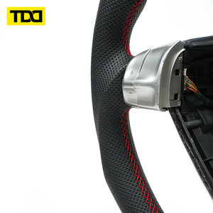 Volant en fibre de carbone véritable TDD avec surpiqûres rouges et marqueur central compatible avec Porsche 911 997 991 Cayenne Panamera Boxster - Product Image 3