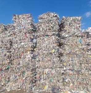 Ladrillos de PET Reciclado Reforzado Transparente (Claro+Azul) de Alta Calidad para Moldeo por Inyección, Fabricados con Materias Primas Renovables - Product Image 2