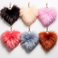 Vente en gros Porte-clés bouffant mignon multicolore Porte-clés à pompon Porte-clés en peluche détachable Porte-clés à pompons moelleux personnalisé