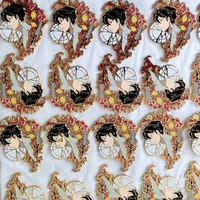 Metallhandwerk Musik-Star Niedliches Cartoon-Mädchen Benutzerdefinierter Anstecker Harter Anime Emaille-Anstecker mit Glitzer
