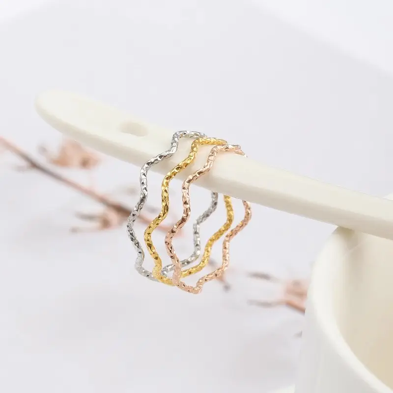 Bán buôn đơn giản đồ trang sức mỹ giá rẻ vẫy 18K mạ vàng nhẫn trang sức cho phụ nữ