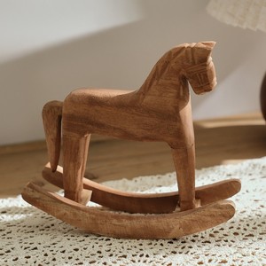 Cheval à bascule en bois de style méditerranéen, ornement de bureau, artisanat en bois de pin, décoration de salon - Product Image 1