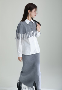 Set di due pezzi grigio alla moda da <span class=keywords><strong>donna</strong></span> autunno nuovo Design senso nicchia nappa scialle gonna vestito a due pezzi lavorato a maglia - Product Image 3