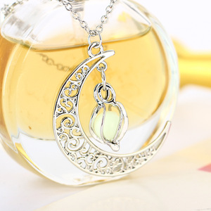 Collier lumineux de lune pour les femmes Halloween pendentif en pierre lumineuse creuse en acier inoxydable plaqué argent bijoux de charme chic - Product Image 5