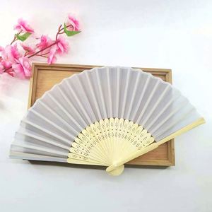 Abanico Plegable Vintage de Bambú Aromático Tallado en Estilo Arte Folclórico, Regalo Empresarial para Bodas - Product Image 1