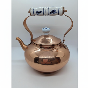 กาต้มน้ำทองแดงทุบด้วยคราบธรรมชาติและการออกแบบที่หรูหราเหมาะสำหรับการชงชาแบบคลาสสิกหรือการเก็บแบบโบราณ - Product Image 1