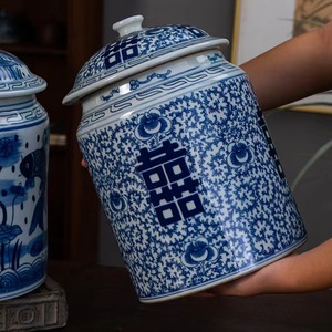 Vendita calda classico stile cinese dipinto a mano blu <span class=keywords><strong>e</strong></span> bianco di alta qualità design di lusso in ceramica barattolo per la memorizzazione di <span class=keywords><strong>cose</strong></span> - Product Image 3