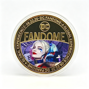 Medallón de héroe payaso loco 2026: Cinco diseños de villanos traviesos, chapado en oro, con estuche de acrílico - Product Image 2