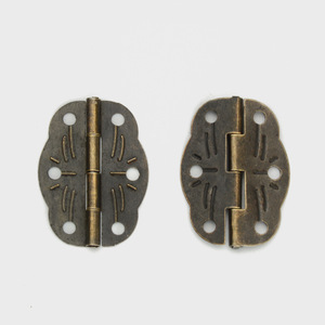 Bisagra para Muebles de Bronce, Montaje en Superficie, Diseño Tradicional para Caja de Madera, Accesorio de Ferretería Duradero - Product Image 1