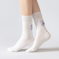 Ventes d'usine - Chaussettes de Pilates en coton respirant avec étiquette tissée pour femmes, vente en gros