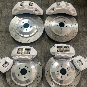 ชุดคาลิปเปอร์เบรกขนาดใหญ่สำหรับรถสปอร์ต ลดราคาจากโรงงาน 6 พอต 4 พอต สำหรับ <span class=keywords><strong>AUDI</strong></span> TT <span class=keywords><strong>Q</strong></span> RSQ3 S4 RS5 R S6 S7 RSQ8 BMW F30 E90 E92 ซีรีส์ Benz - Product Image 3
