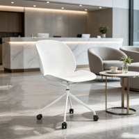 Fauteuil de loisirs à roulettes confortable au design moderne, idéal pour les réunions de bureau d'hôtel et autres occasions