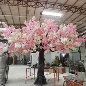 結婚式、お祝いのレストラン、装飾されたプラスチック製の花の木、桜、人工木