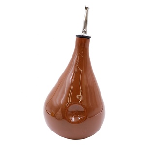 Bouteille <span class=keywords><strong>d</strong></span>'huile en céramique émaillée, faite à la main, inclinée, pour <span class=keywords><strong>vinaigre</strong></span> et huile <span class=keywords><strong>d</strong></span>'olive, distributeur de liquides et sauces, ustensile de cuisine personnalisé - Product Image 1
