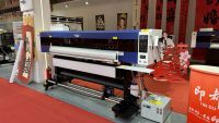 Impresora de inyección de tinta UV automática de 4 cabezales I3200 de 1.8m para exteriores, para carteles fotográficos y pancartas de vinilo rollo a rollo