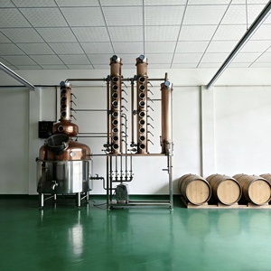 Equipo de Destilación de Alcohol con Columna de Cobre, Torre Alta de 800 <span class=keywords><strong>L</strong></span>, para Destilar Vodka, Brandy y Ginebra - Product Image 4