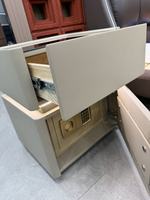 Table de chevet intelligente avec coffre-fort intégré, chargeur sans fil, miroir LED, 2 tiroirs, table de chevet moderne, prix de gros