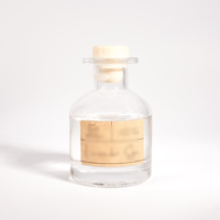 Diffuseur de parfum en verre noir mat avec bouchon en bois