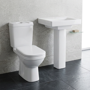 Ensemble de salle de bain carré en céramique deux pièces avec WC, réservoir, abattant et lavabo sur pied – Inde - Product Image 5