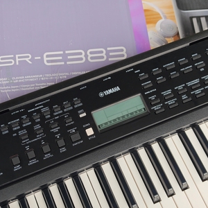Clavier portable <span class=keywords><strong>Yamaha</strong></span> PSR E383 61 touches avec adaptateur secteur, piano d'église, orgue neuf, clavier numérique original - Product Image 2