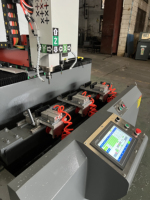 Machine de fraisage CNC Z-800 à course de 800 mm, haute efficacité, 380V 3.7kW, avec contrôleur PLC, pour la fabrication de profilés de fenêtres, de portes et de murs rideaux