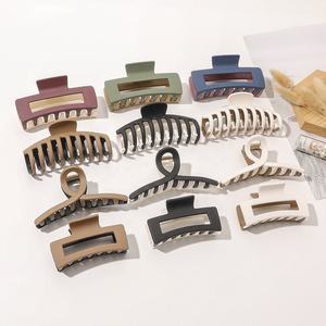 กิ๊บหนีบผมดีไซน์ใหม่ ขนาดใหญ่ สองสี โทนสีนู้ดด้าน ขนาดใหญ่ 4 นิ้ว รูปทรงสี่เหลี่ยมผืนผ้า - Product Image 1