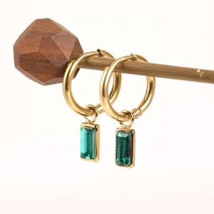 JCA-pendientes Huggie de circonia cúbica, conjunto de bisel chapado en oro de 14K - Product Image 5