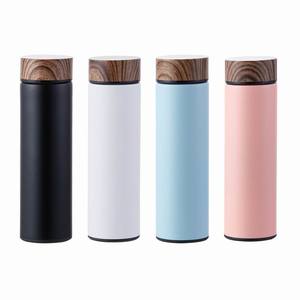 <span class=keywords><strong>Bouteille</strong></span> <span class=keywords><strong>isotherme</strong></span> sous vide en acier inoxydable de 500 ml avec infuseur à thé et couvercle couleur grain de bois – Vente en gros - Product Image 2