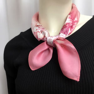 Elegante <span class=keywords><strong>rosa</strong></span> stampato 100% vera <span class=keywords><strong>seta</strong></span> quadrata sciarpa per le donne di alta qualità stile di lusso fabbrica cinese all'ingrosso - Product Image 6