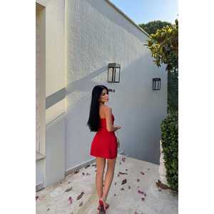 Robe mini rouge sans bretelles Belinda, taille élastique, motif floral élégant, style gothique, idéale pour les soirées en club, printemps-automne - Product Image 1