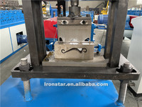 Machine de fabrication de rouleaux d'arcs, de portes, de volets roulants