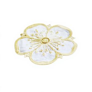 Serviette de cocktail brodée à la main de haute qualité, design personnalisé, pour restaurants/bars, en tissu de coton, marque VNAP - Product Image 1