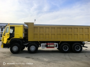 Camion benne diesel d'occasion SINOTRUCK HOWO 8X4, capacité de charge 31-40T, moteur Weichai 351-450HP Euro 3, transport lourd pour travaux d'ingénierie - Product Image 4
