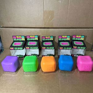 Cube Lumineux NeeDoh à Vendre : Jouet Anti-Stress Sensoriel à Rebond Lent en Maltose - Product Image 1