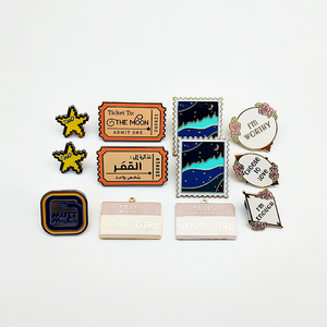 Insigne d'épingle de Style Arabesque moderne OEM populaire artisanat en métal personnalisé épingles en émail dur pour accessoires de sac - Product Image 1