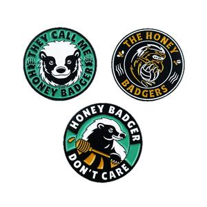 Broche ronde en alliage, motif Marmotte des montagnes cool de dessin animé, finition émaillée, pour décoration de sac à dos, badge animal avec inscription en anglais - Product Image 5