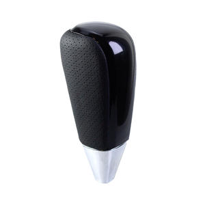 Poignée de levier de vitesses Toyota Prado en cuir noir perforé ergonomique universelle avec filetage de 8 mm, accessoire automobile - Product Image 3