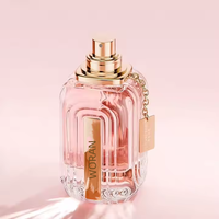 Vente en gros de flacons de parfum en verre transparent de luxe de haute qualité de 100 ml, forme carrée rayée unique, vaporisateur à pompe, couleur personnalisée, ODM personnalisé