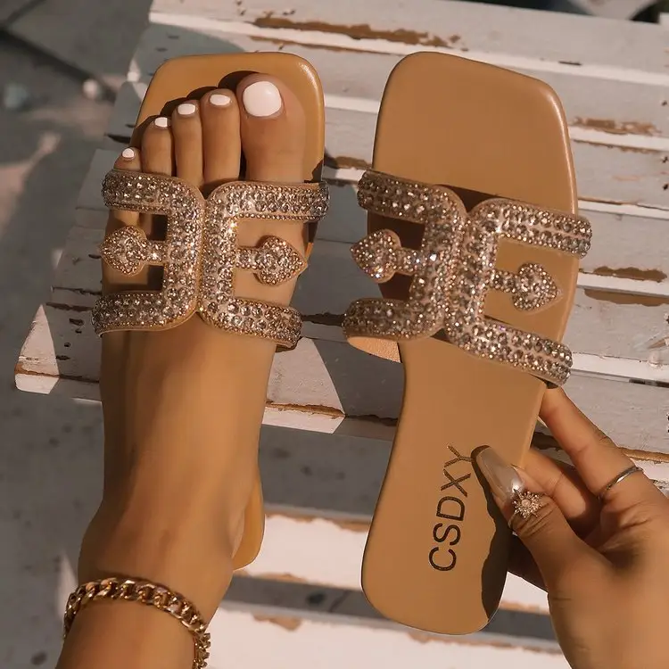 2024 yaz yeni moda kare kafa terlik su elmas bir kelime açık plaj sandaletleri toptan